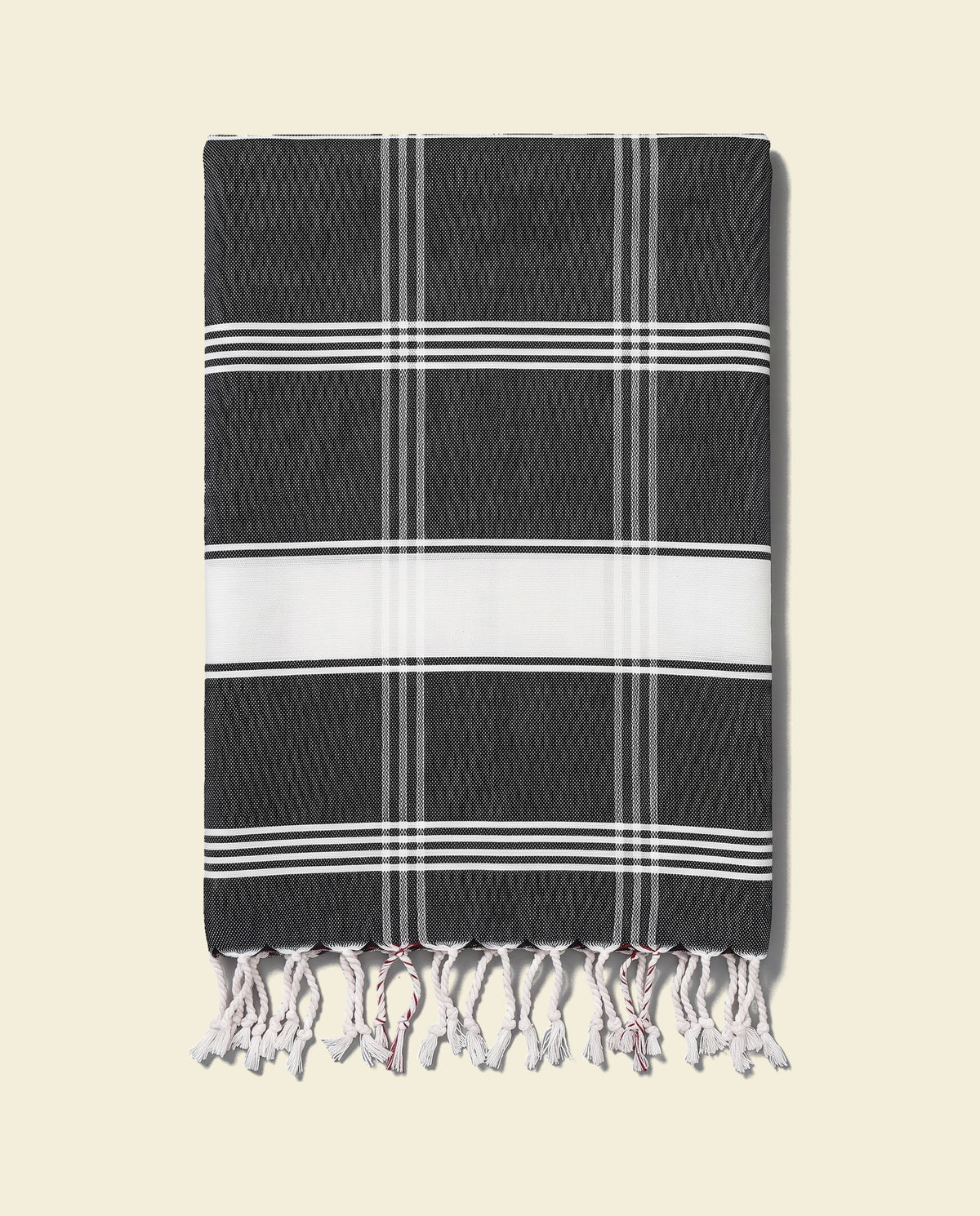 organic hamamdoek biokatoen zwart wit - op kleur