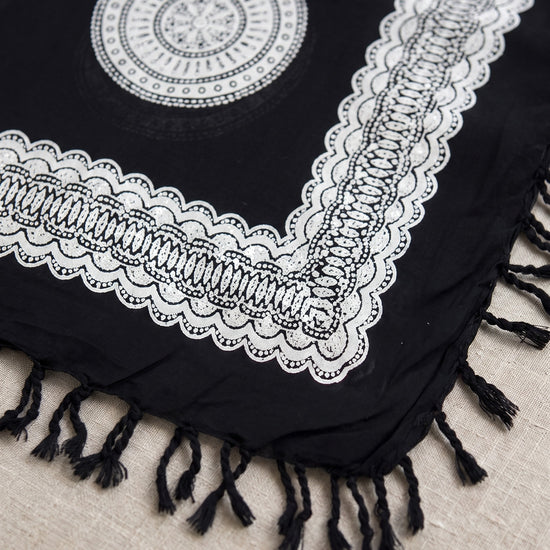 Pareo Flower black white - detail