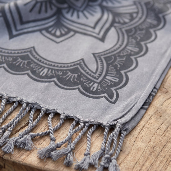 Pareo Flower gray anthracite - detail