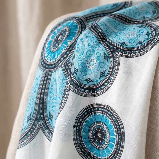 Pareo Flower white/aqua - blue/black - detail