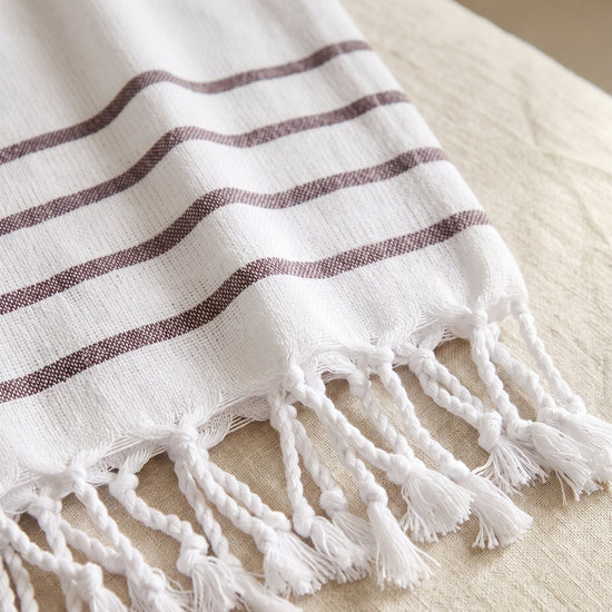 pareo hamamdoek Aquastreeps aubergine brown - detail