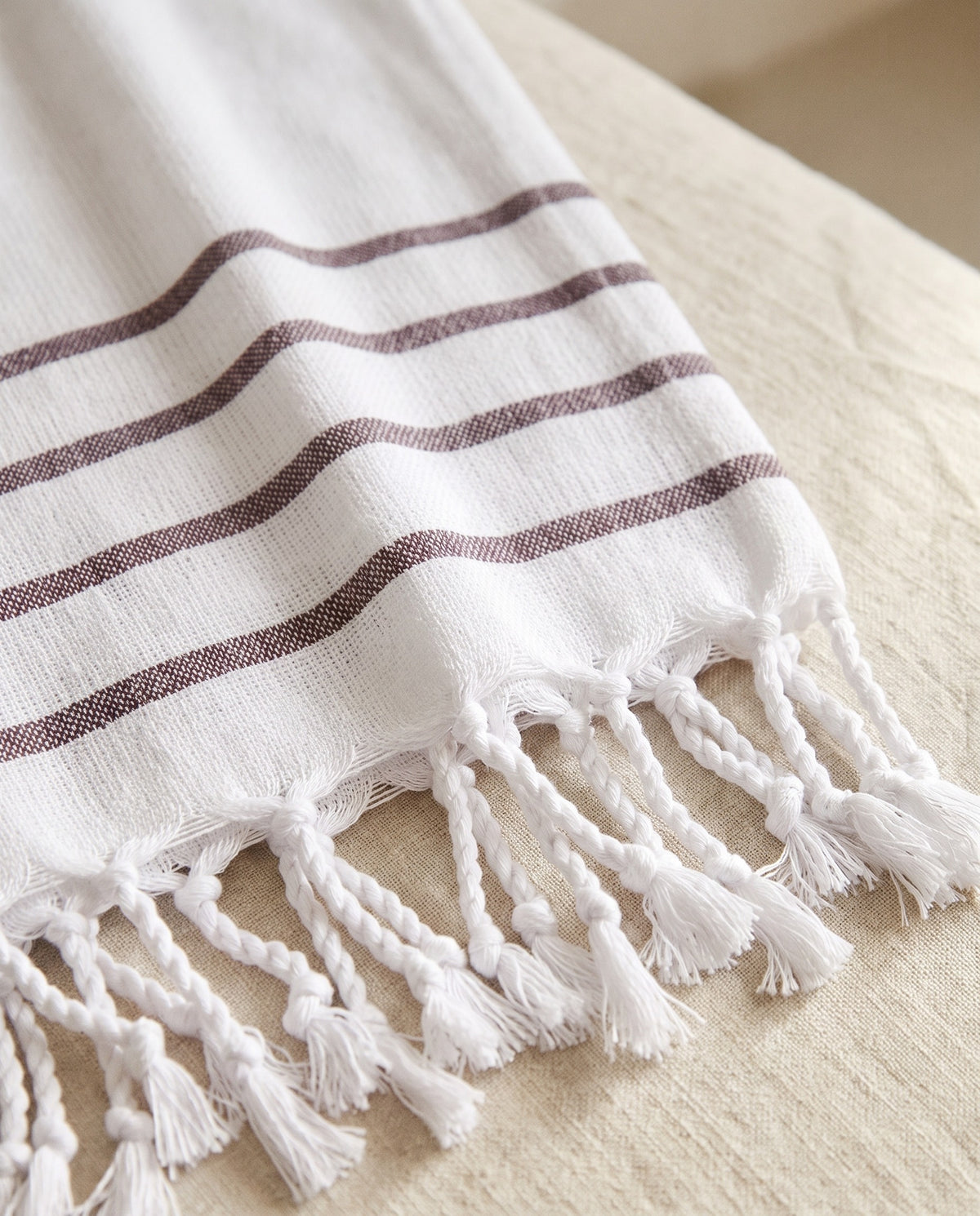 pareo hamamdoek Aquastreeps aubergine brown - detail