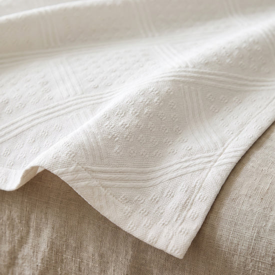 pique bedsprei original ecru - detail