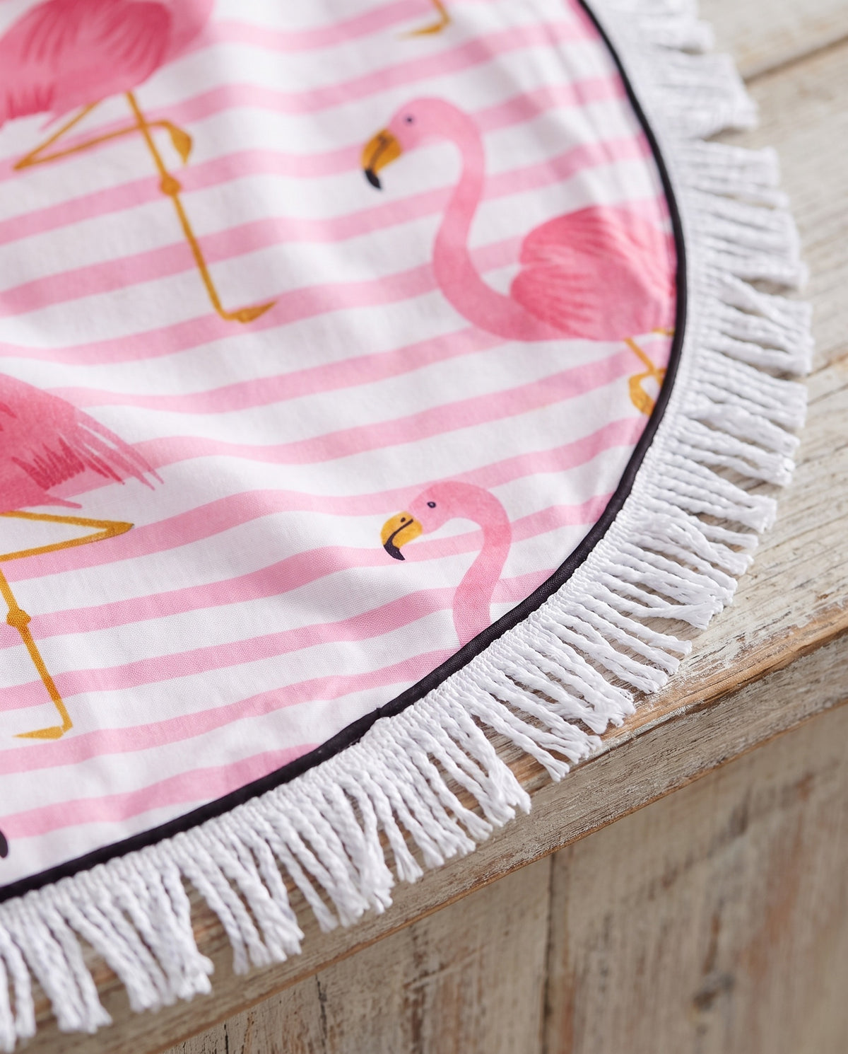 Roundie Gypsy Flamingo pink fringe - detail