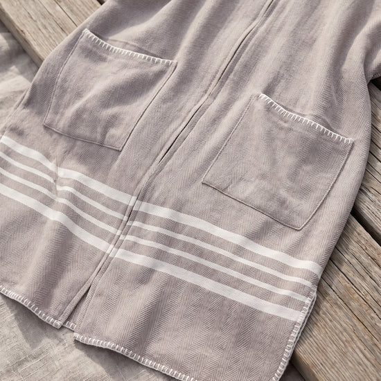 sauna poncho met rits taupe Sultan - detail