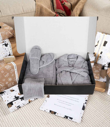 Sinterklaas sauna cadeaupakket – Grijze badjas, handdoeken en slippers