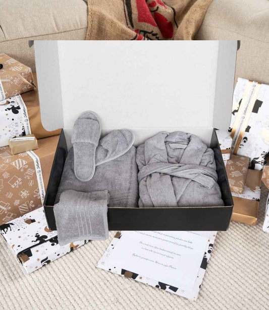 Sinterklaas sauna cadeaupakket – Grijze badjas, handdoeken en slippers