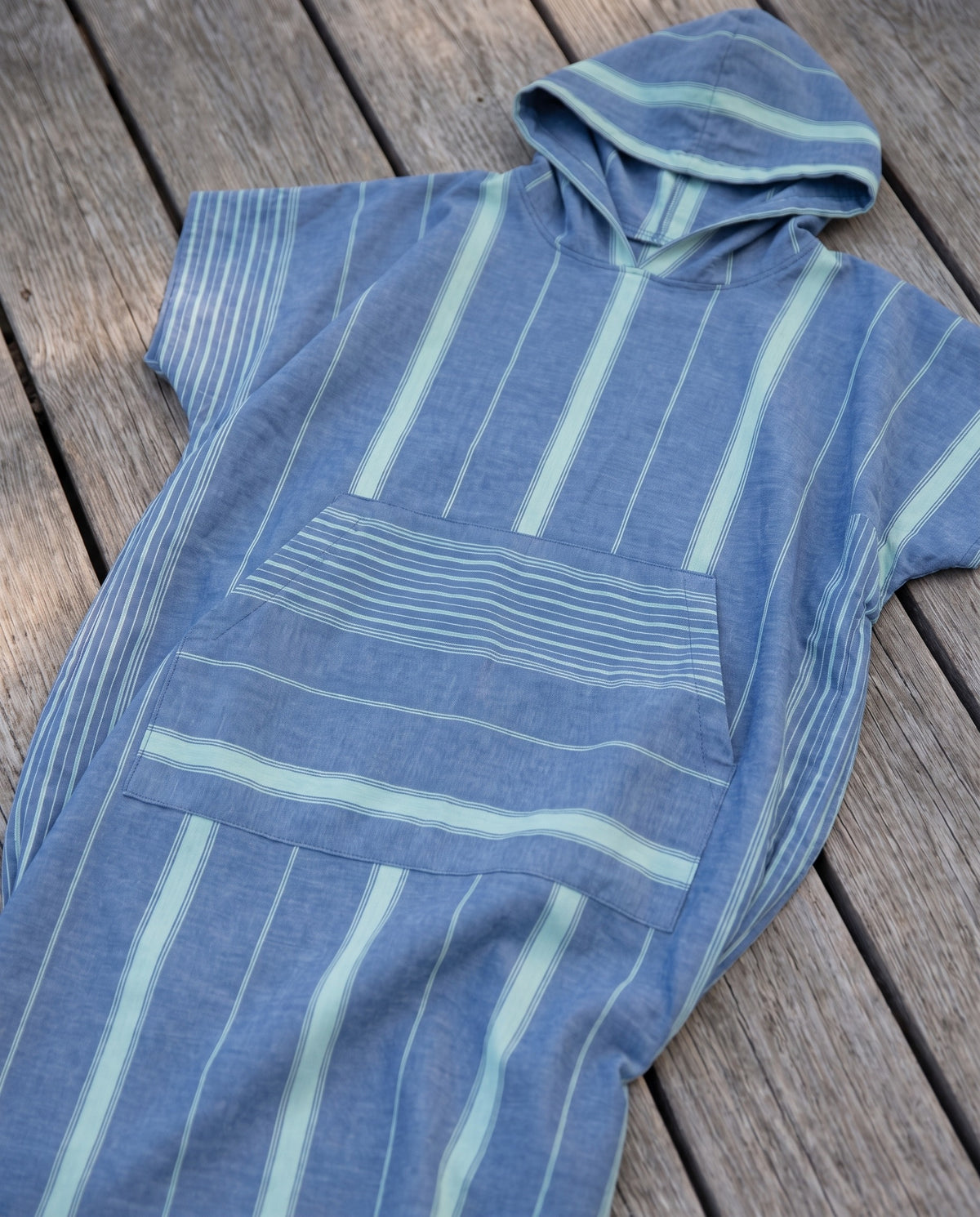 strand en saunaponcho marineblauw/helderzeegroen - detail