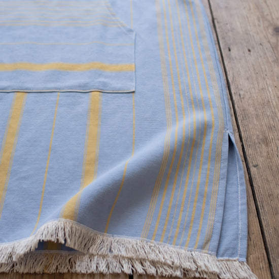 surf en zwemponcho blauw/mosterd - detail