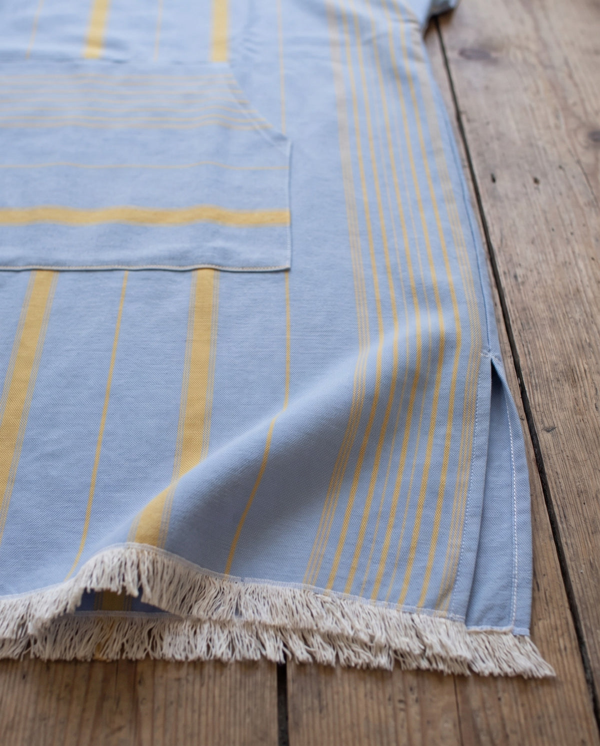 surf en zwemponcho blauw/mosterd - detail