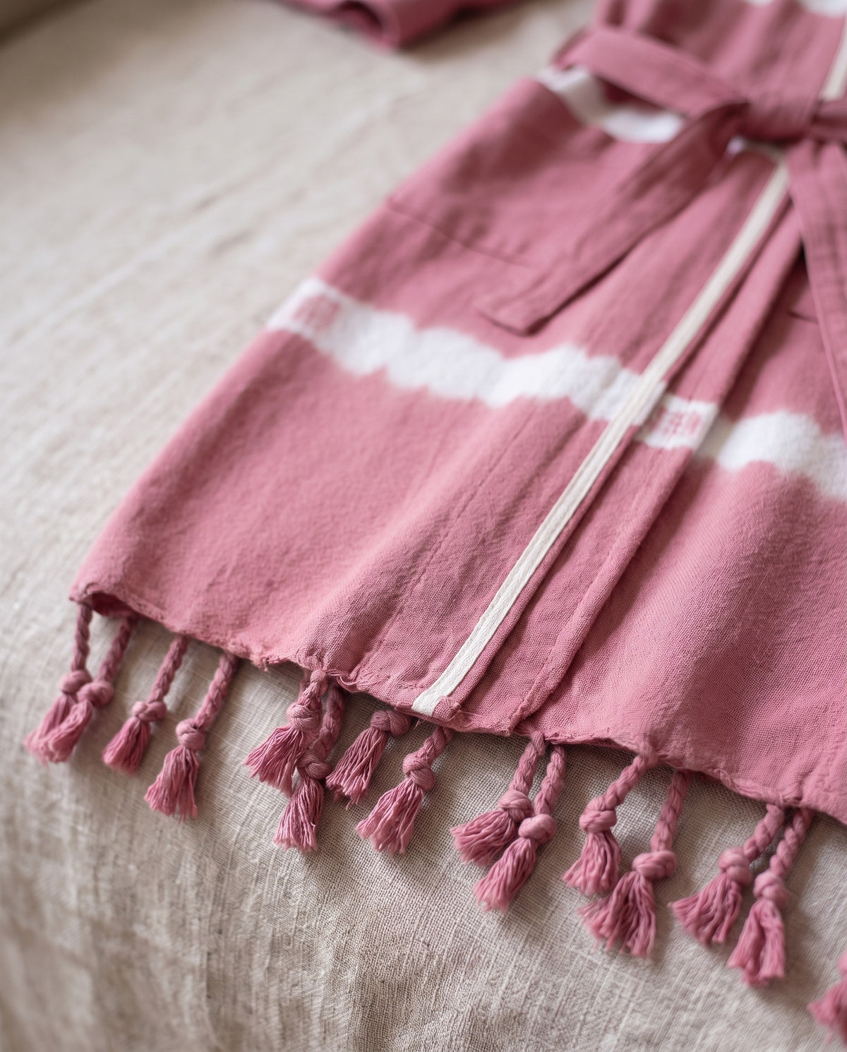 tie dye badjas dusty rose - detail