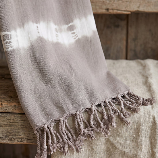 tie dye hamamdoek taupe - detail